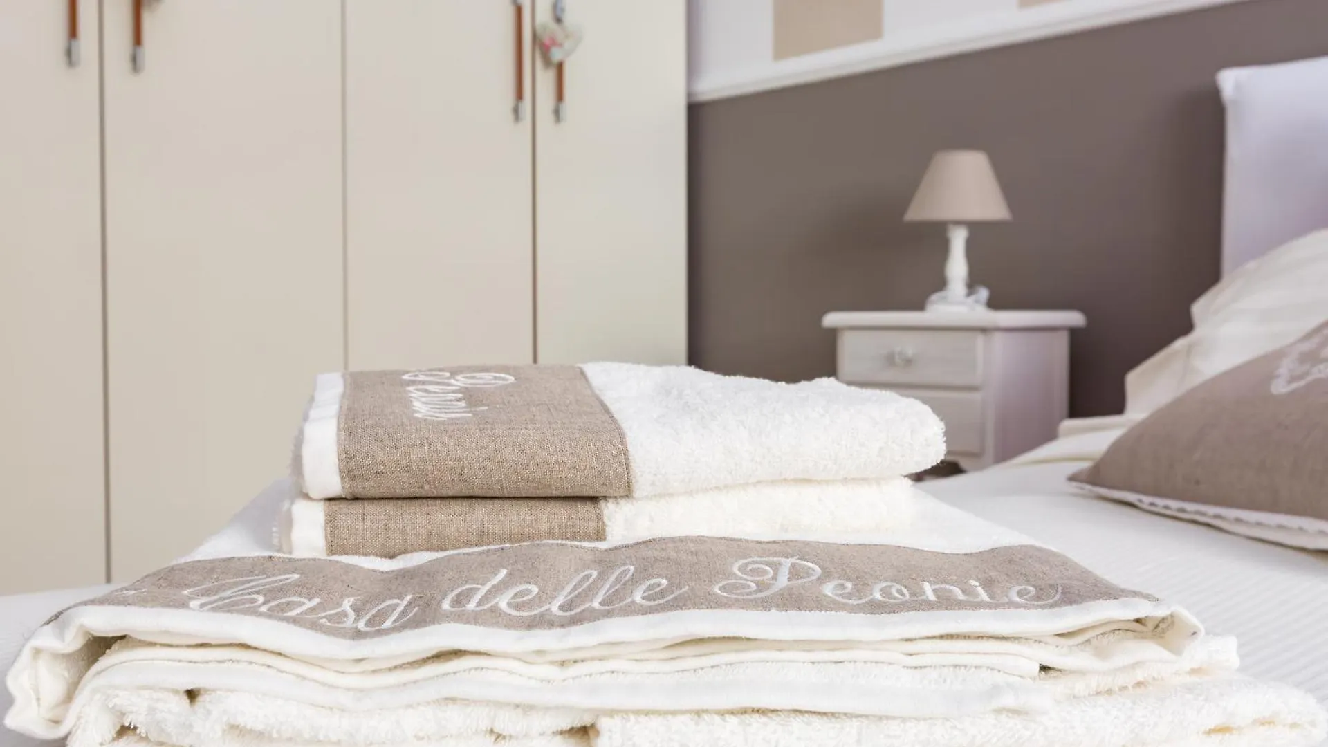 Peonies House Quiet Flat Overlooking Rome Italy