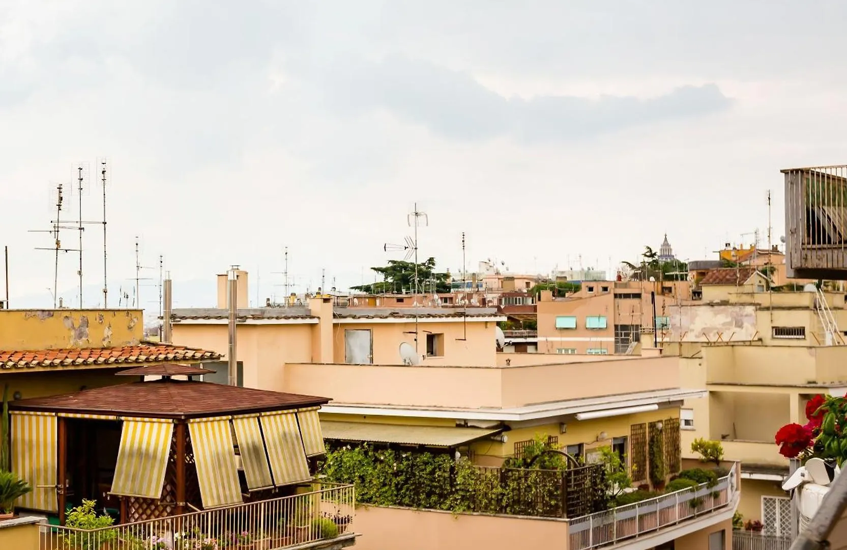 Apartment Peonies House Quiet Flat Overlooking Rome